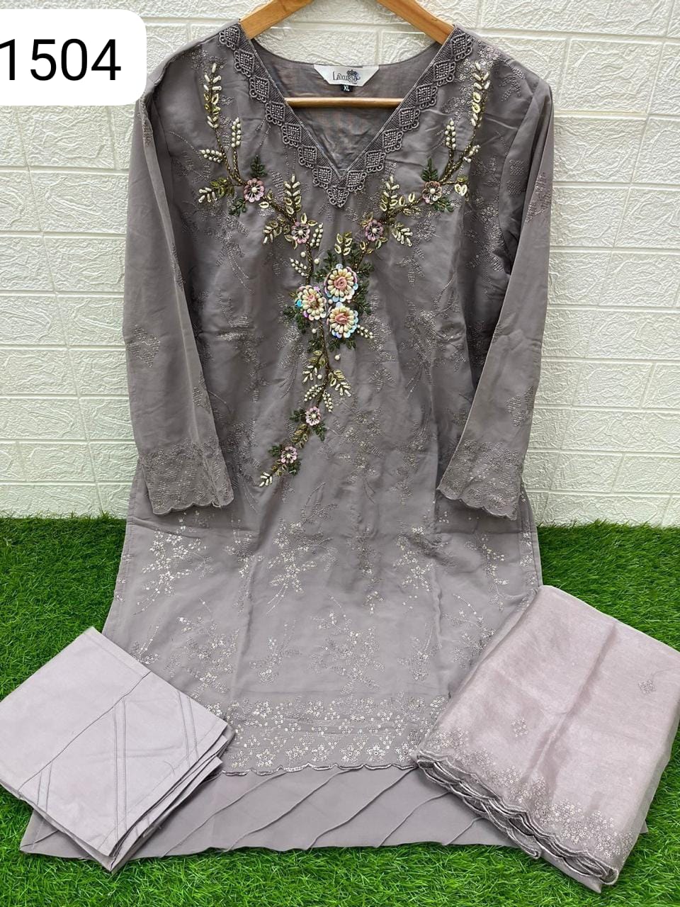 1504 Laxuria Trendz Fox Georgette Pakistani Readymade Suits Exporter