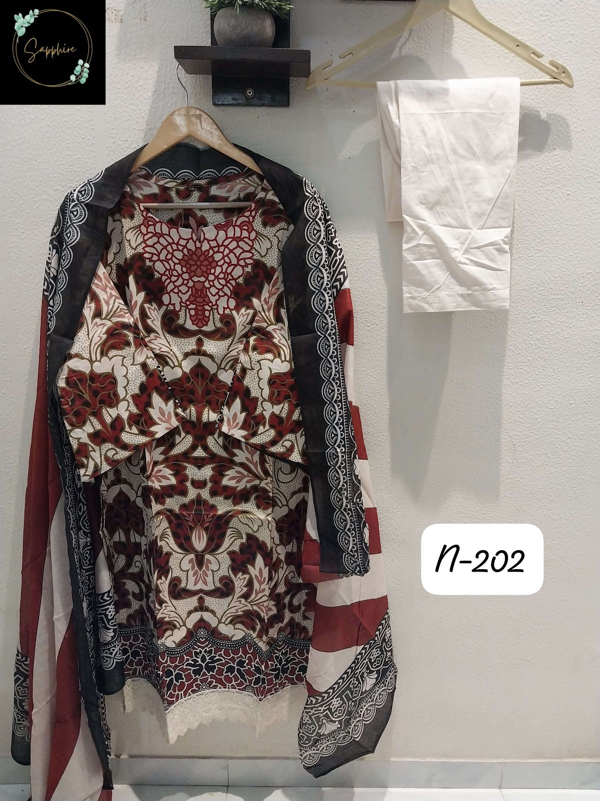 Agha Noorain N 202 Sapphire Lawn Karachi Readymade Suits Supplier India