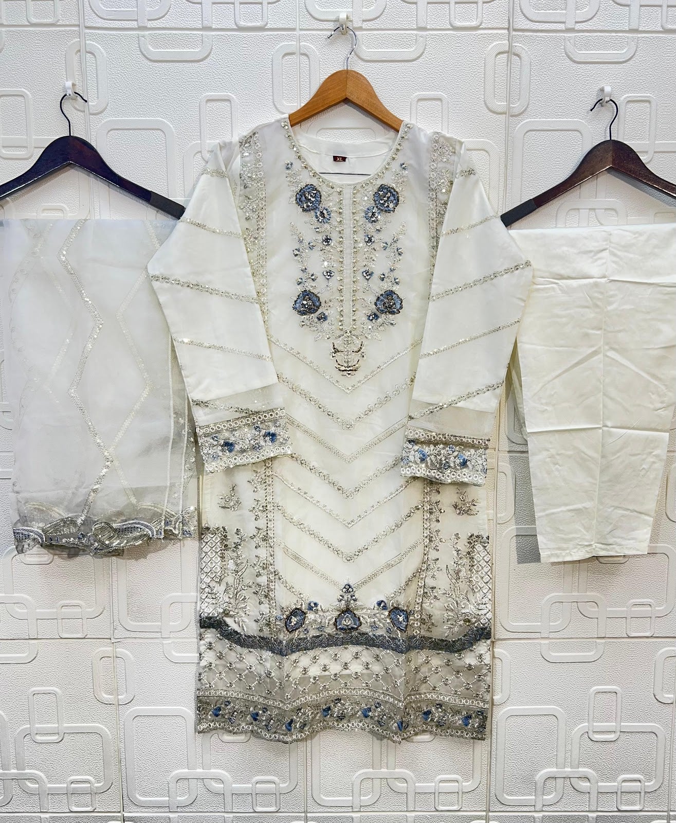 B 208 Bilqis Organza Pakistani Readymade Suits Exporter Gujarat