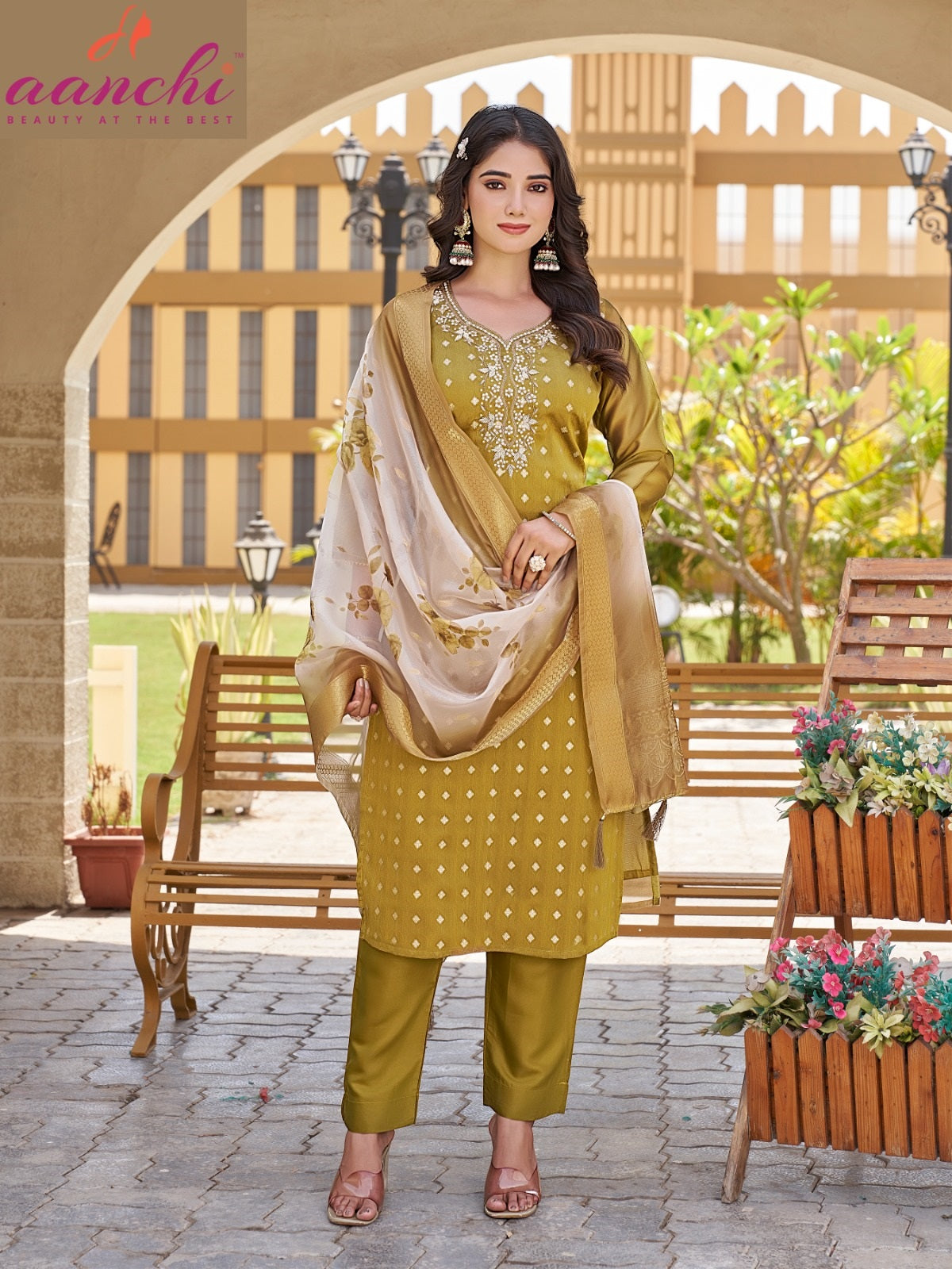 Charlie Aanchi Shimmer Jacquard Readymade Suits Manufacturer Gujarat