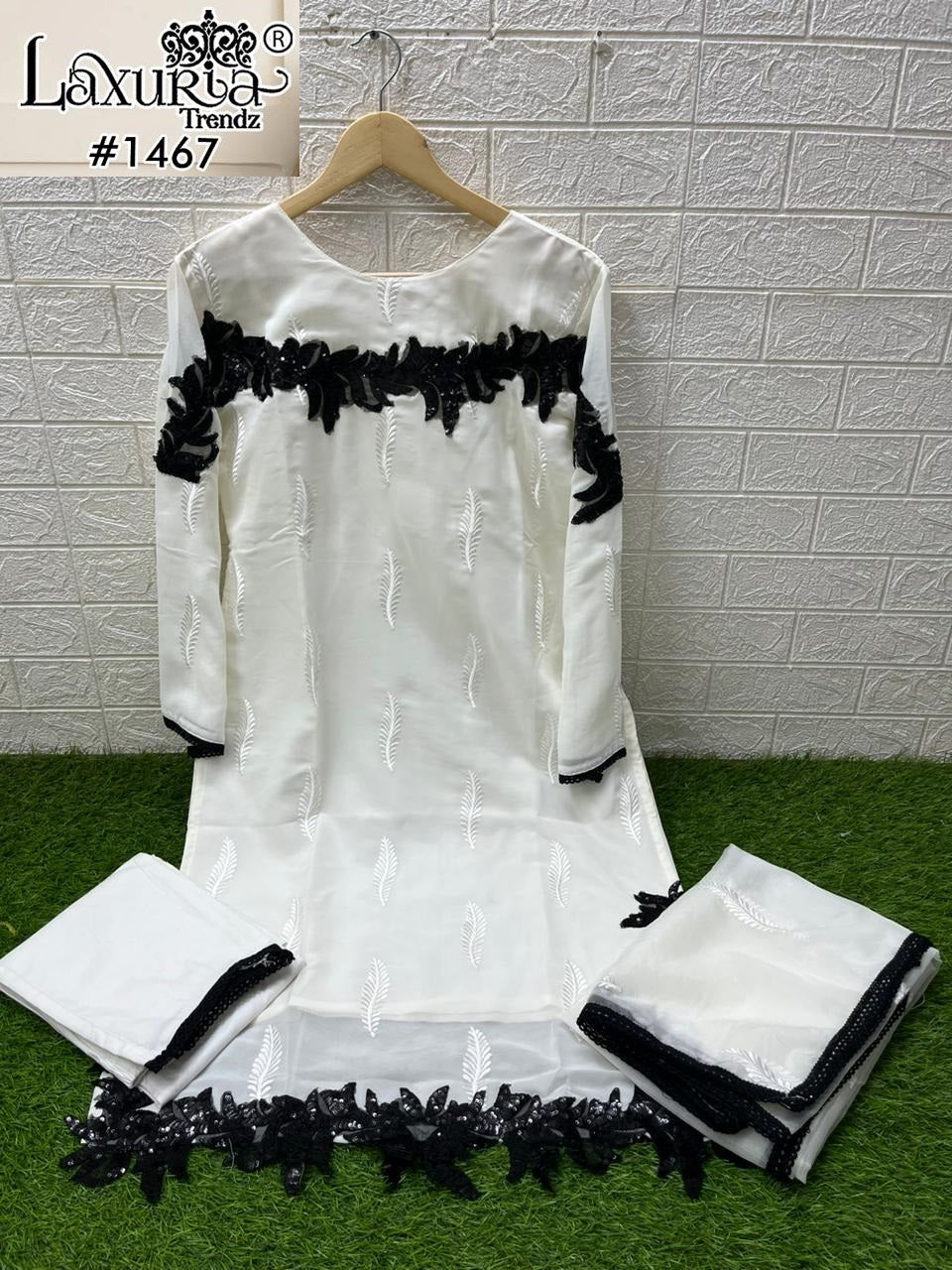 1467 Laxuria Trendz Fox Georgette Pakistani Readymade Suits Exporter India