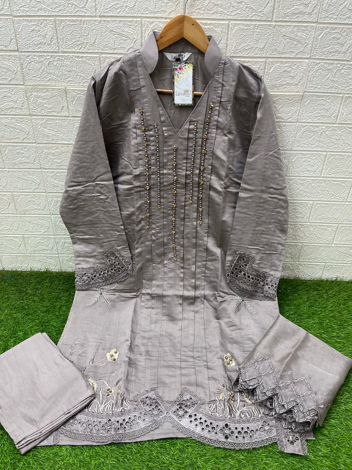 1495 Laxuria Trendz Slub Pakistani Readymade Suits Wholesaler India