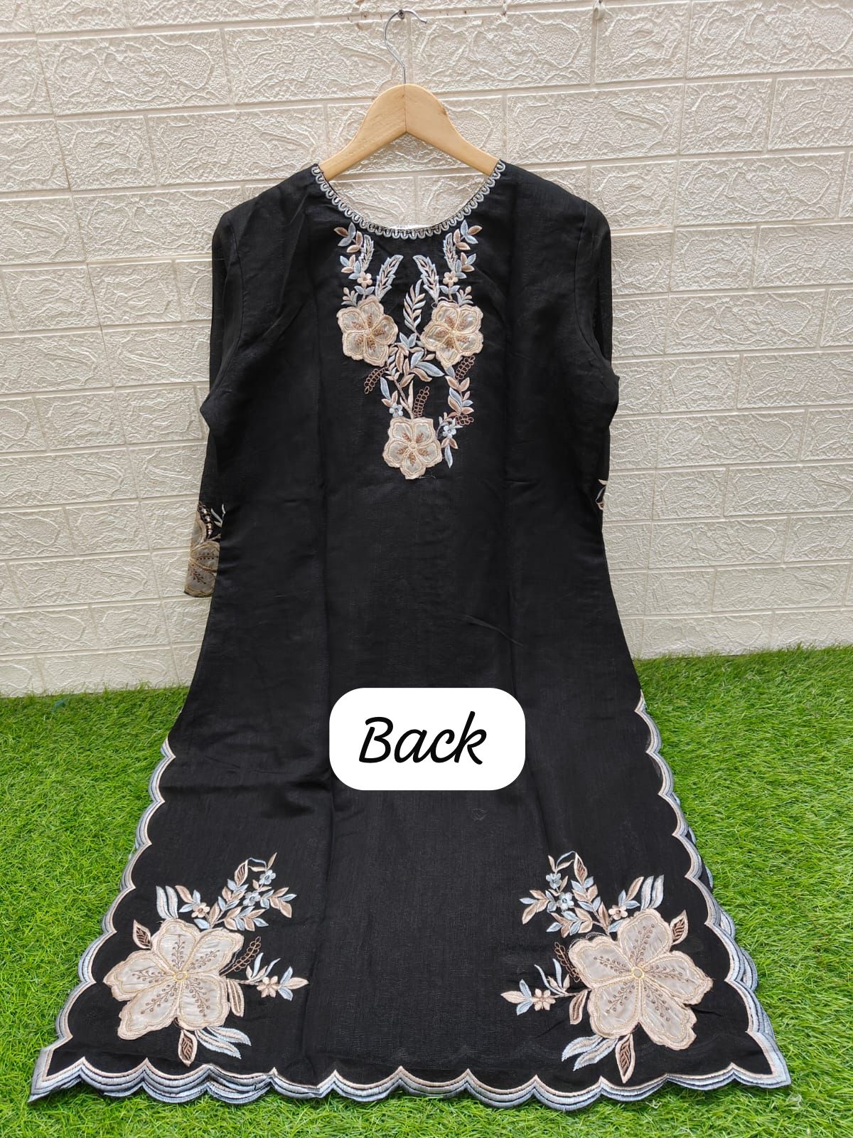 1511 Laxuria Trendz Vichitra Pakistani Readymade Suits Exporter India