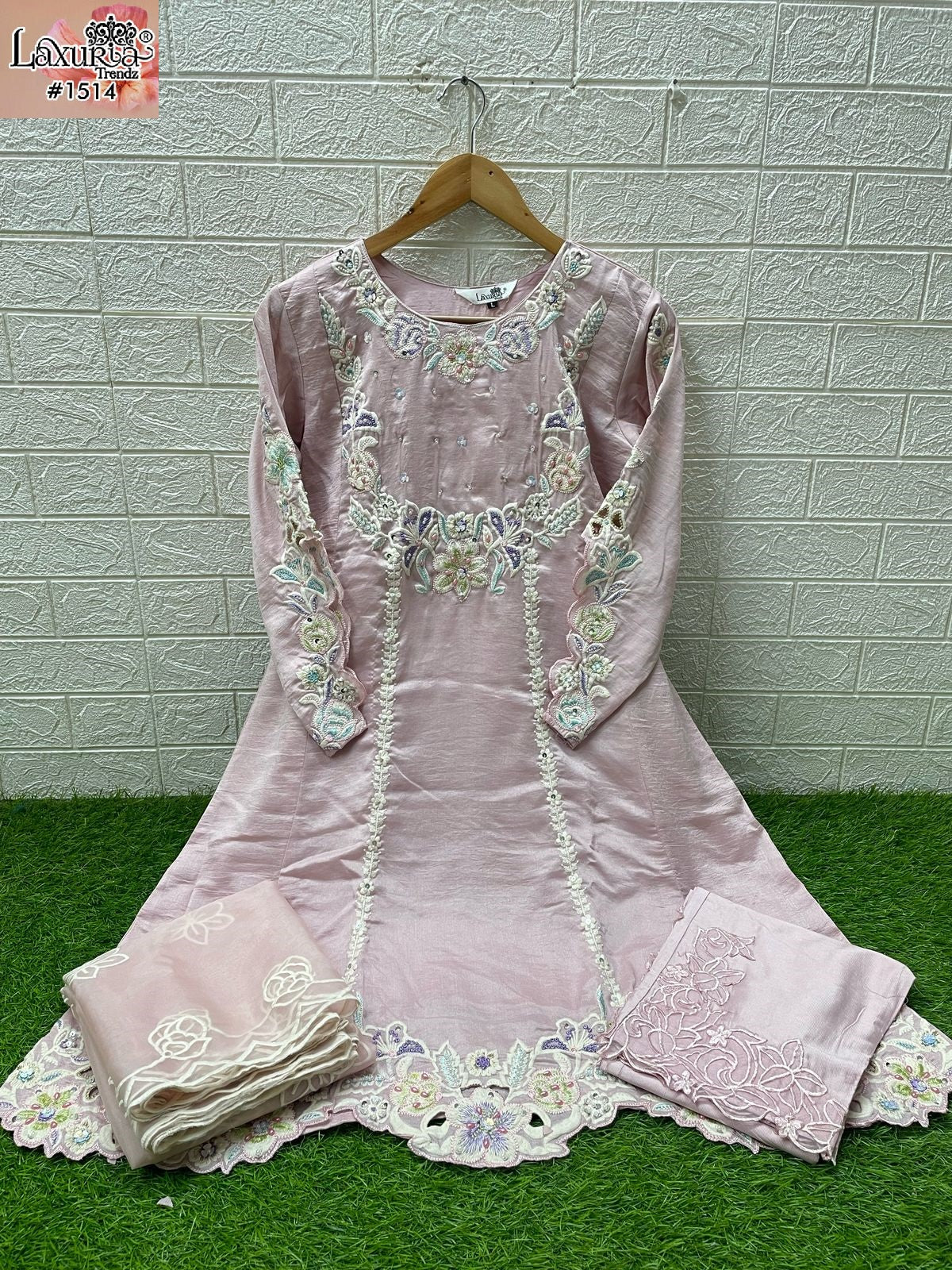 1514 Laxuria Trendz Vichitra Pakistani Readymade Suits Manufacturer Ahmedabad