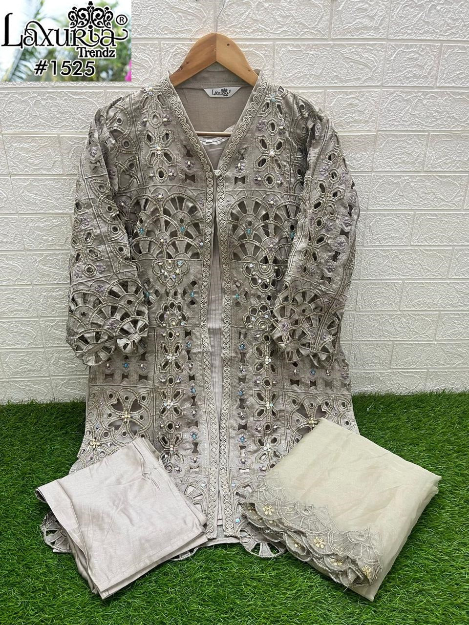 1525 Laxuria Trendz Vichitra Pakistani Readymade Suits Supplier Ahmedabad