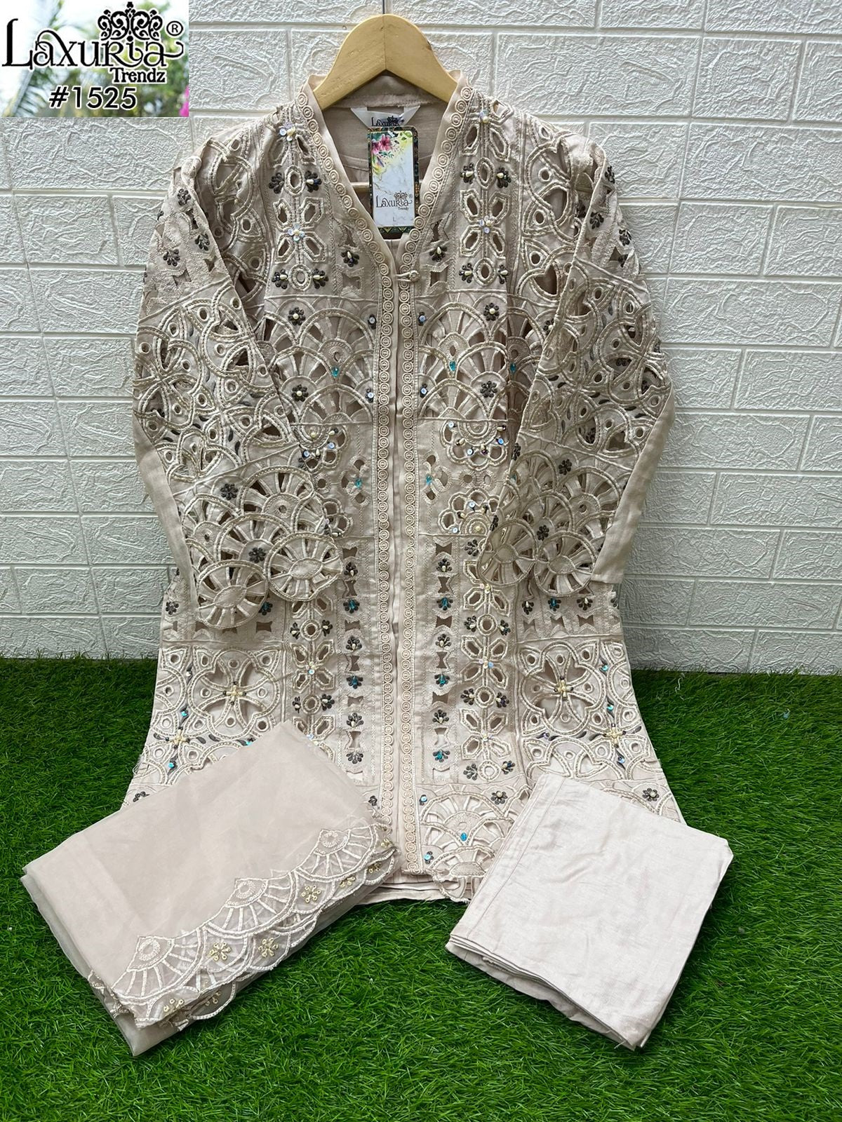 1525 Laxuria Trendz Vichitra Pakistani Readymade Suits Supplier Ahmedabad