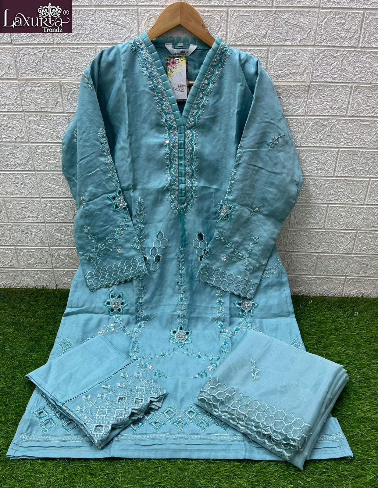 1528 Laxuria Trendz Lee Silk Pakistani Readymade Suits Wholesaler Ahmedabad