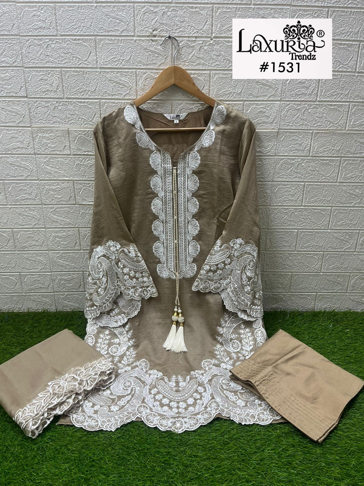 1531 Laxuria Trendz Vichitra Pakistani Readymade Suits Wholesaler