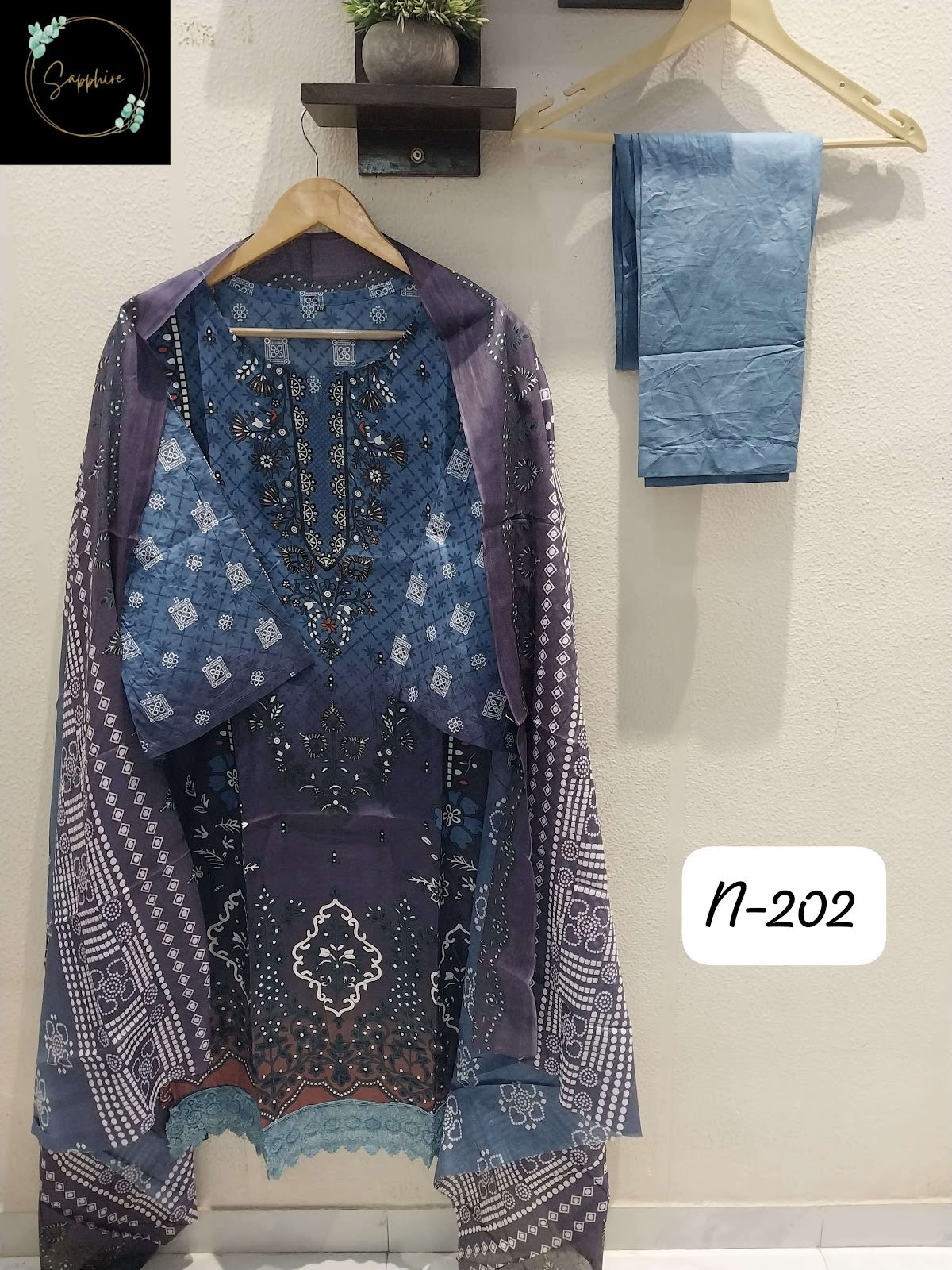 Agha Noorain N 202 Sapphire Lawn Karachi Readymade Suits Supplier India