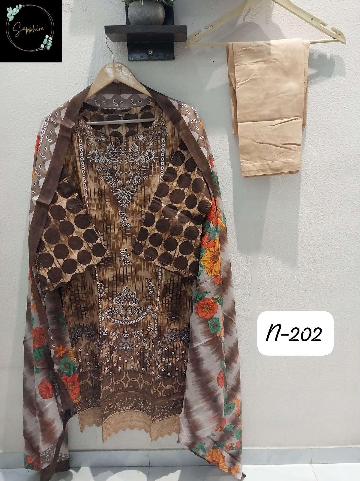 Agha Noorain N 202 Sapphire Lawn Karachi Readymade Suits Supplier India