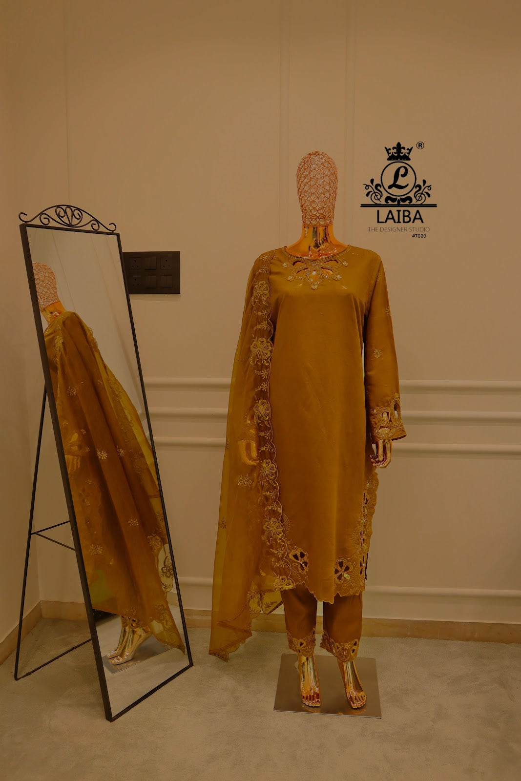 Am 7028 Laiba Viscose Pakistani Readymade Suits Wholesale Price