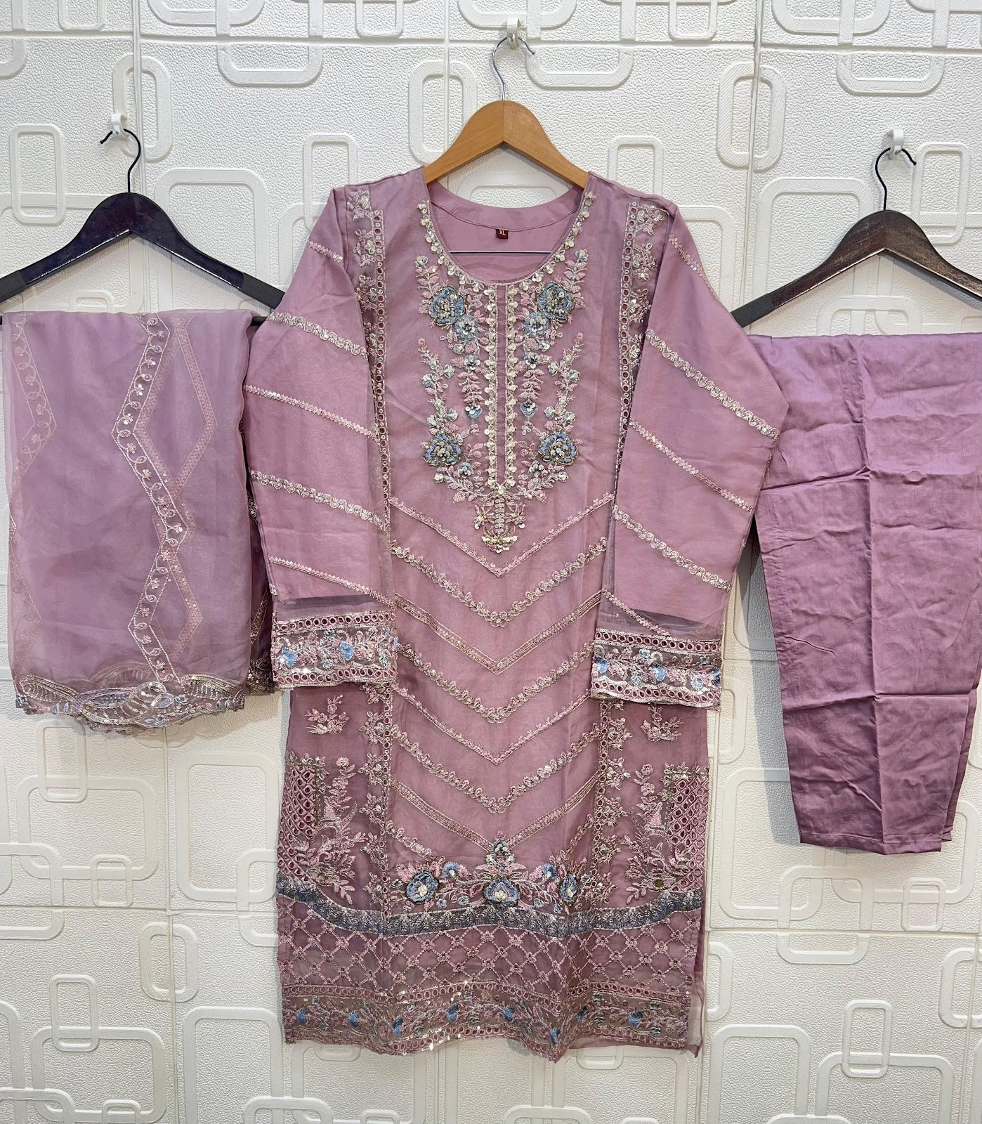 B 208 Bilqis Organza Pakistani Readymade Suits Exporter Gujarat