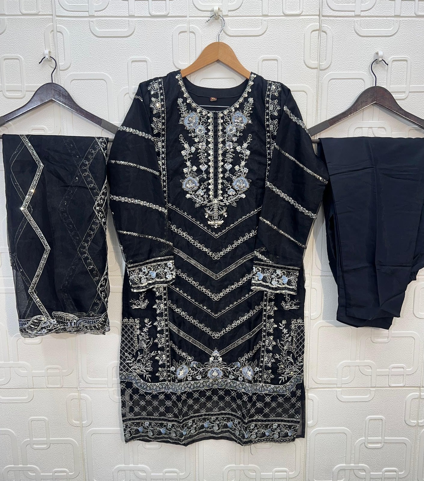 B 208 Bilqis Organza Pakistani Readymade Suits Exporter Gujarat