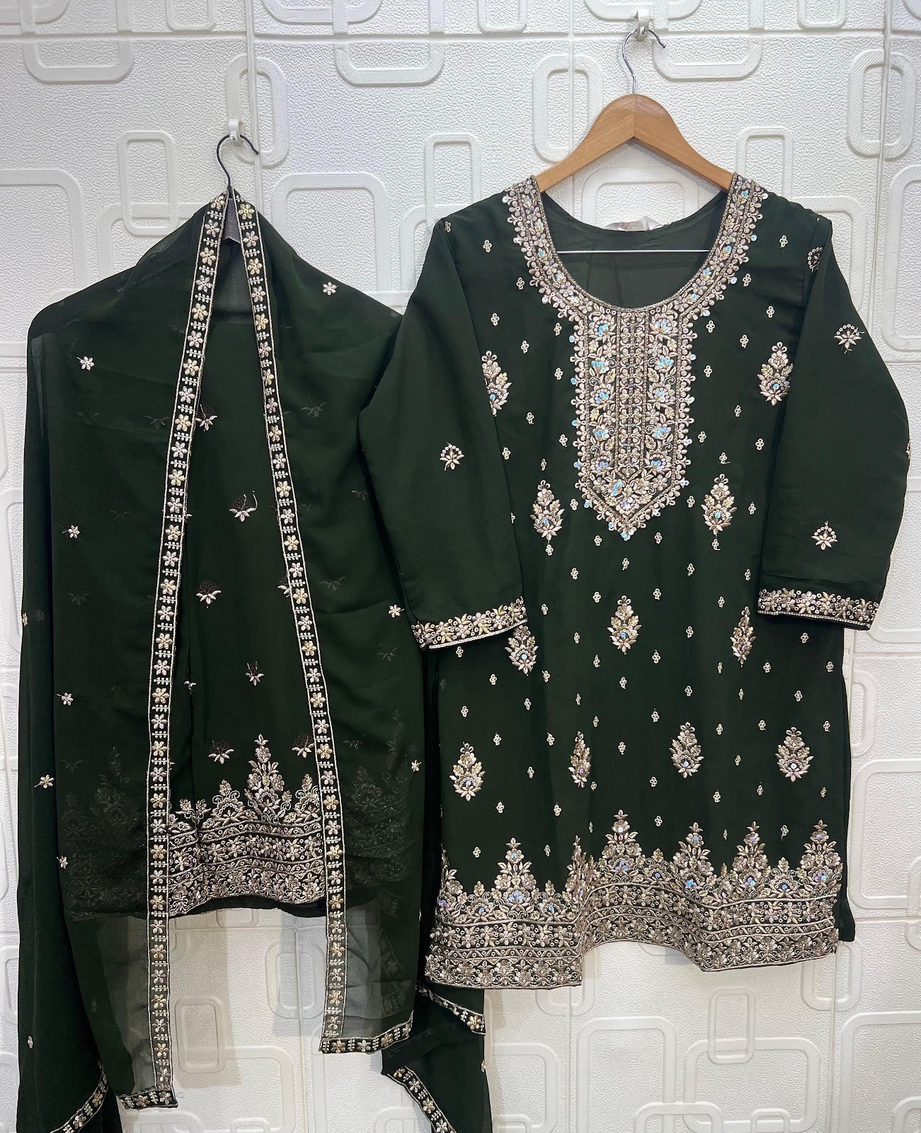 B 248 Bilqis Fox Georgette Pakistani Readymade Suits Wholesaler Gujarat