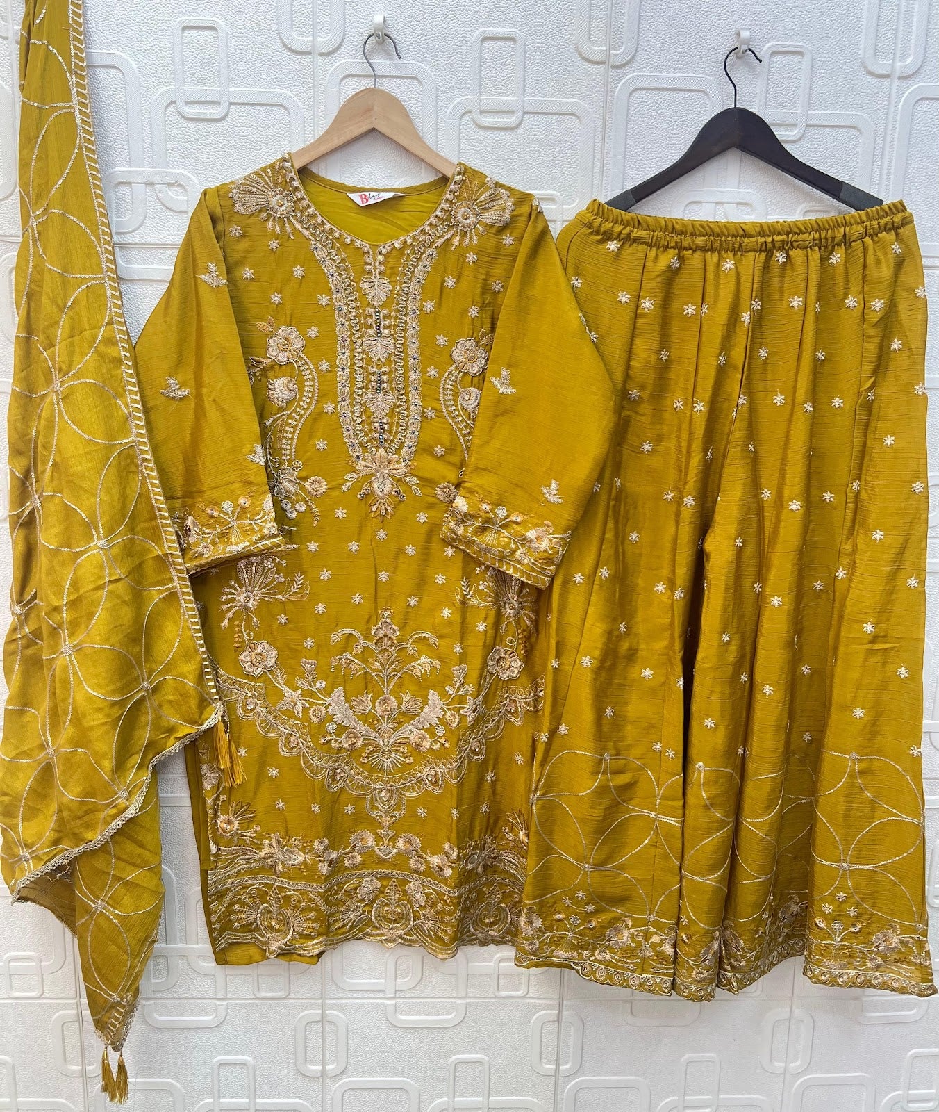 B 253 Bilqis Chinon Pakistani Readymade Suits Wholesale
