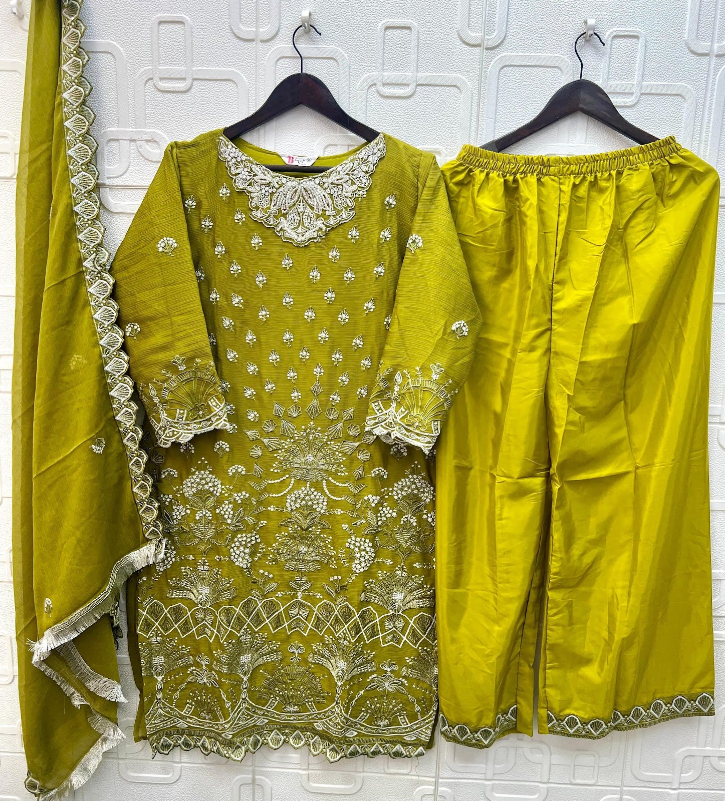 B 272 Bilqis Chiffon Pakistani Readymade Suits Manufacturer India
