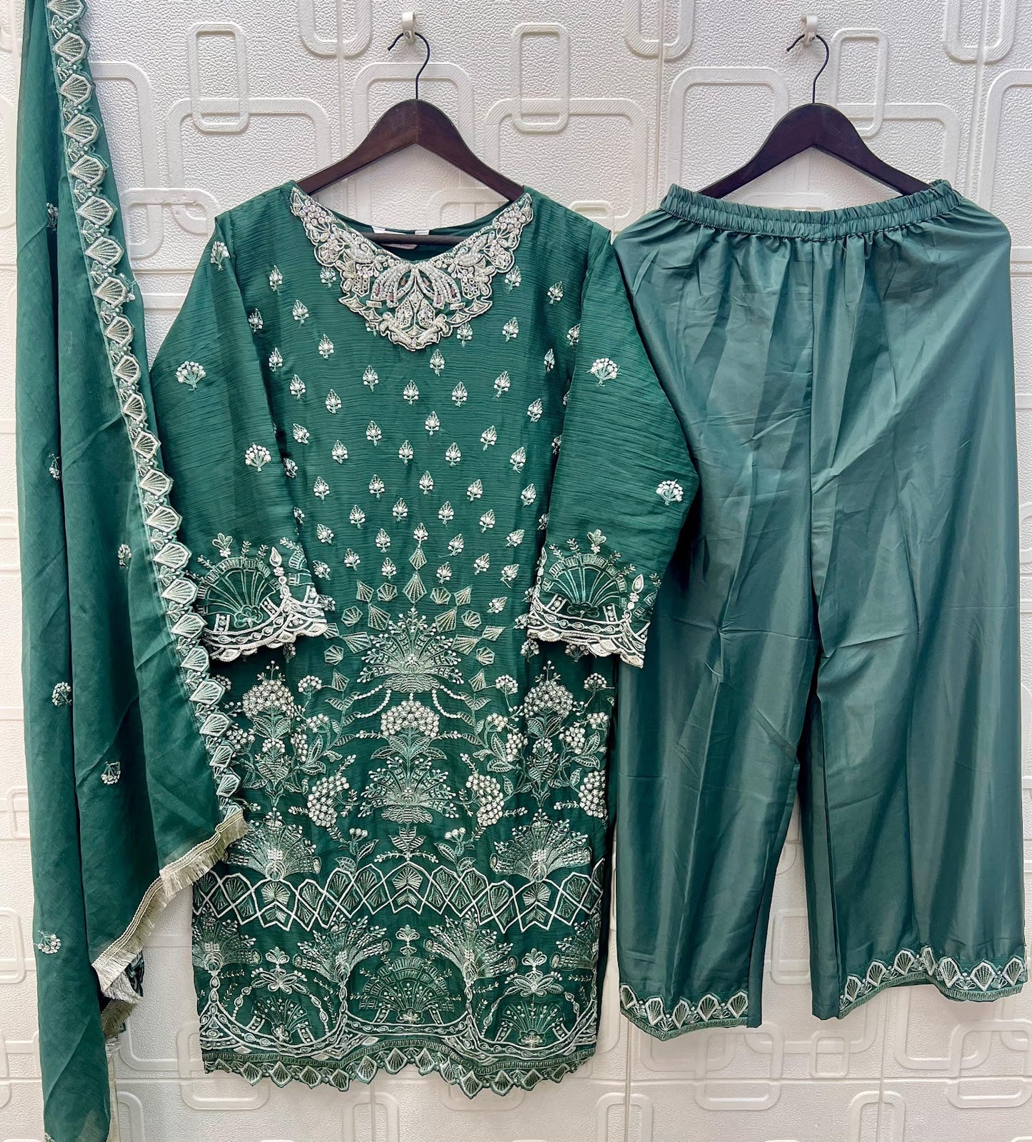 B 272 Bilqis Chiffon Pakistani Readymade Suits Manufacturer India