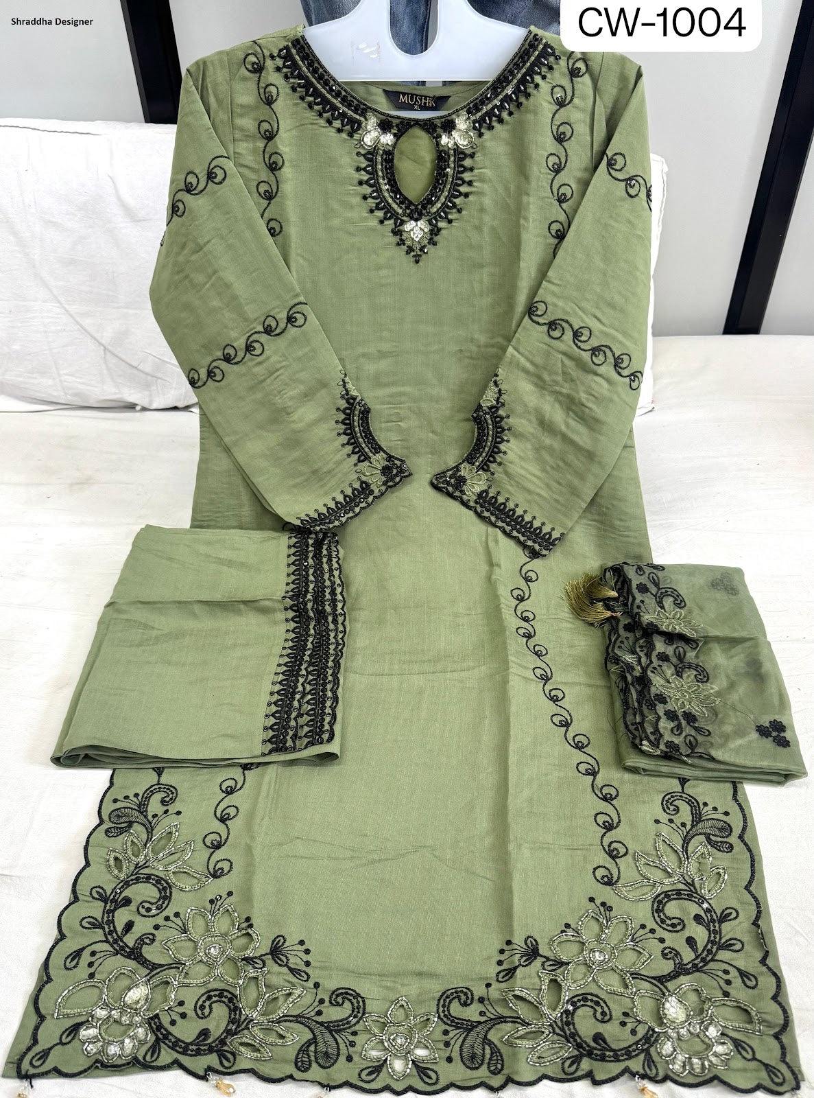 Cw-1004 Mushk Shraddha Designer Jacquard Silk Pakistani Readymade Suits Wholesale Rate
