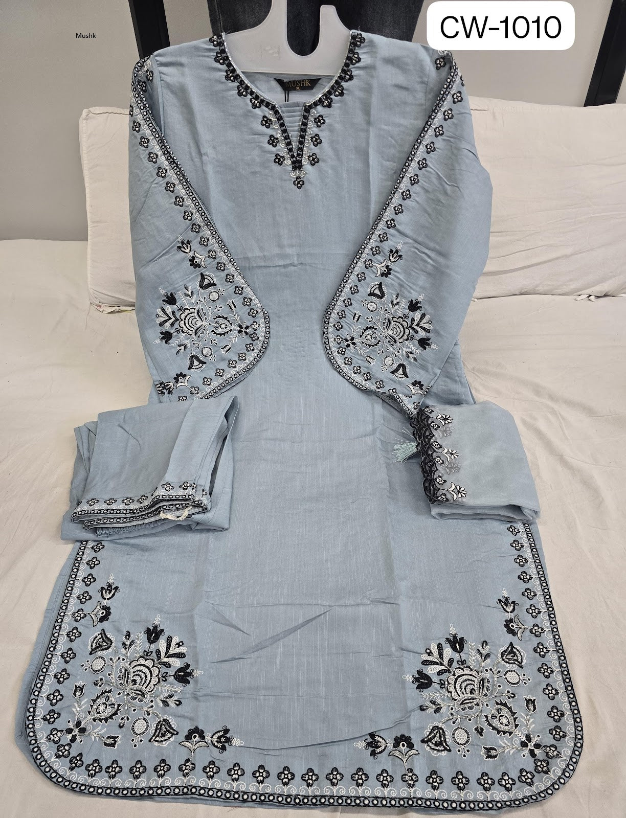 Cw-1010 Mushk Roman Silk Pakistani Readymade Suits Wholesaler Gujarat