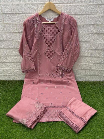 Design 1554 Laxuria Trendz Fox Georgette Pakistani Readymade Suits Exporter