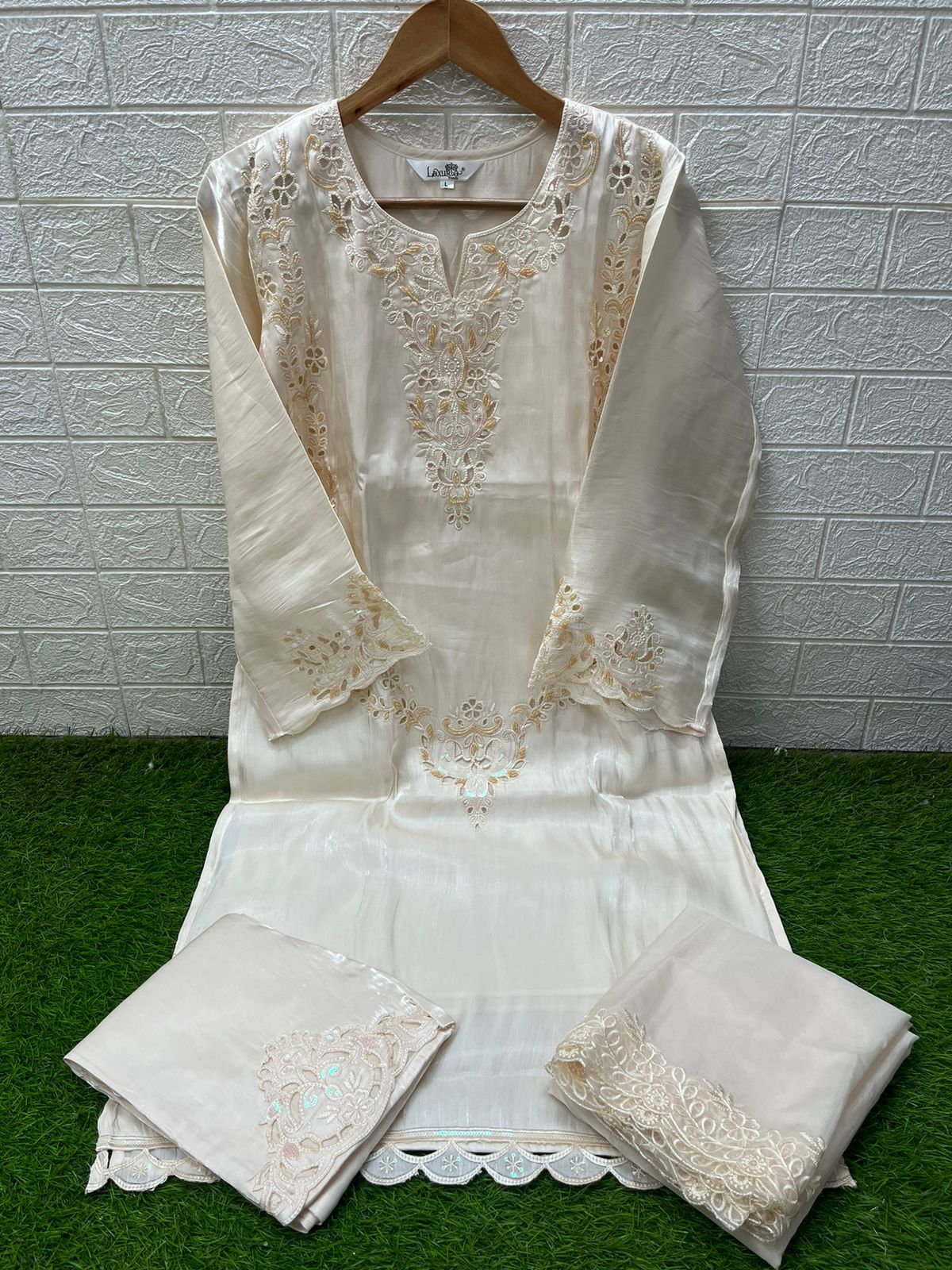 Design 1568 Laxuria Trendz Imported Pakistani Readymade Suits Exporter Ahmedabad