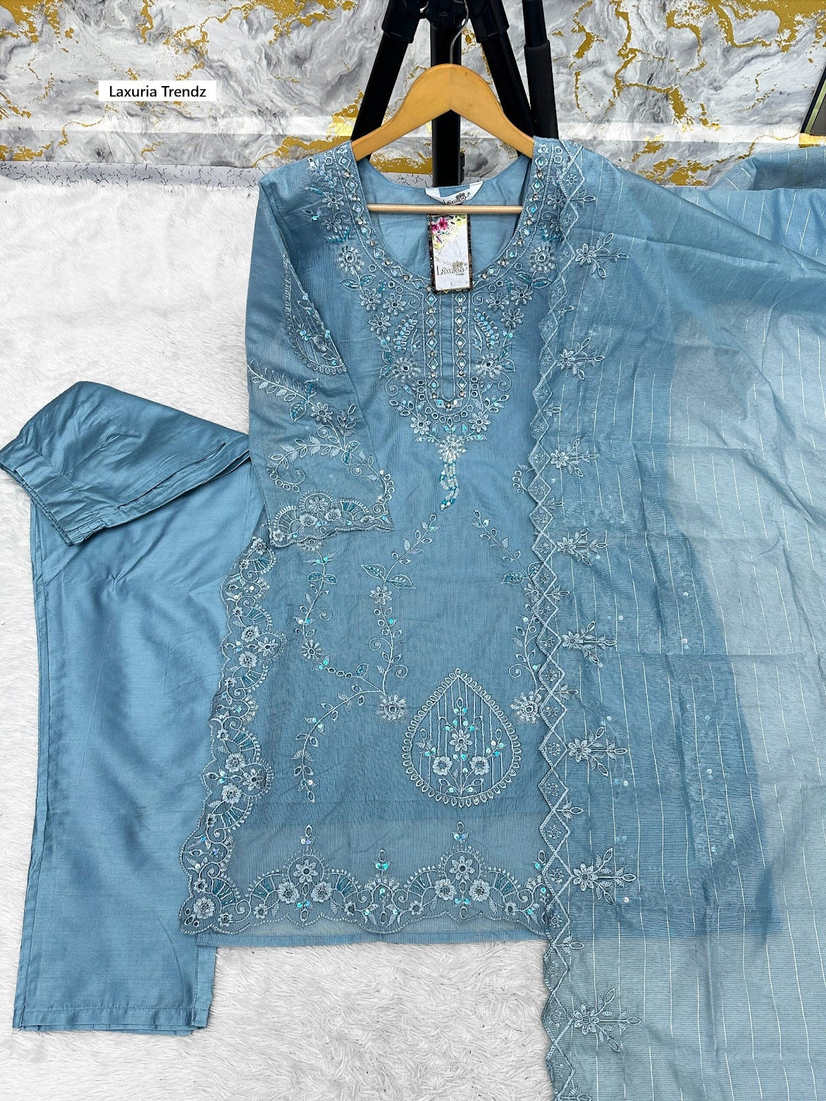 Design 1581 Laxuria Trendz Pakistani Readymade Suits Supplier Gujarat