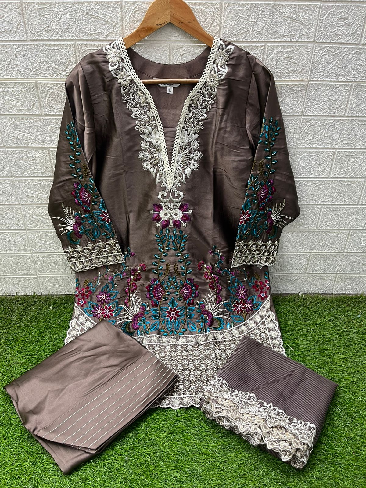 Design 1595 Laxuria Trendz Satin Pakistani Readymade Suits Wholesaler