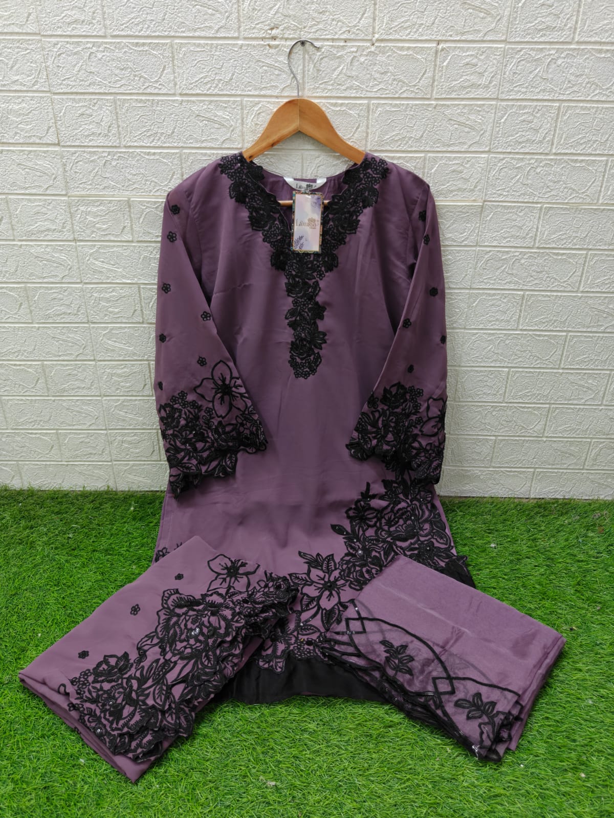 Design 1600 Laxuria Trendz Fox Georgette Pakistani Readymade Suits Supplier India