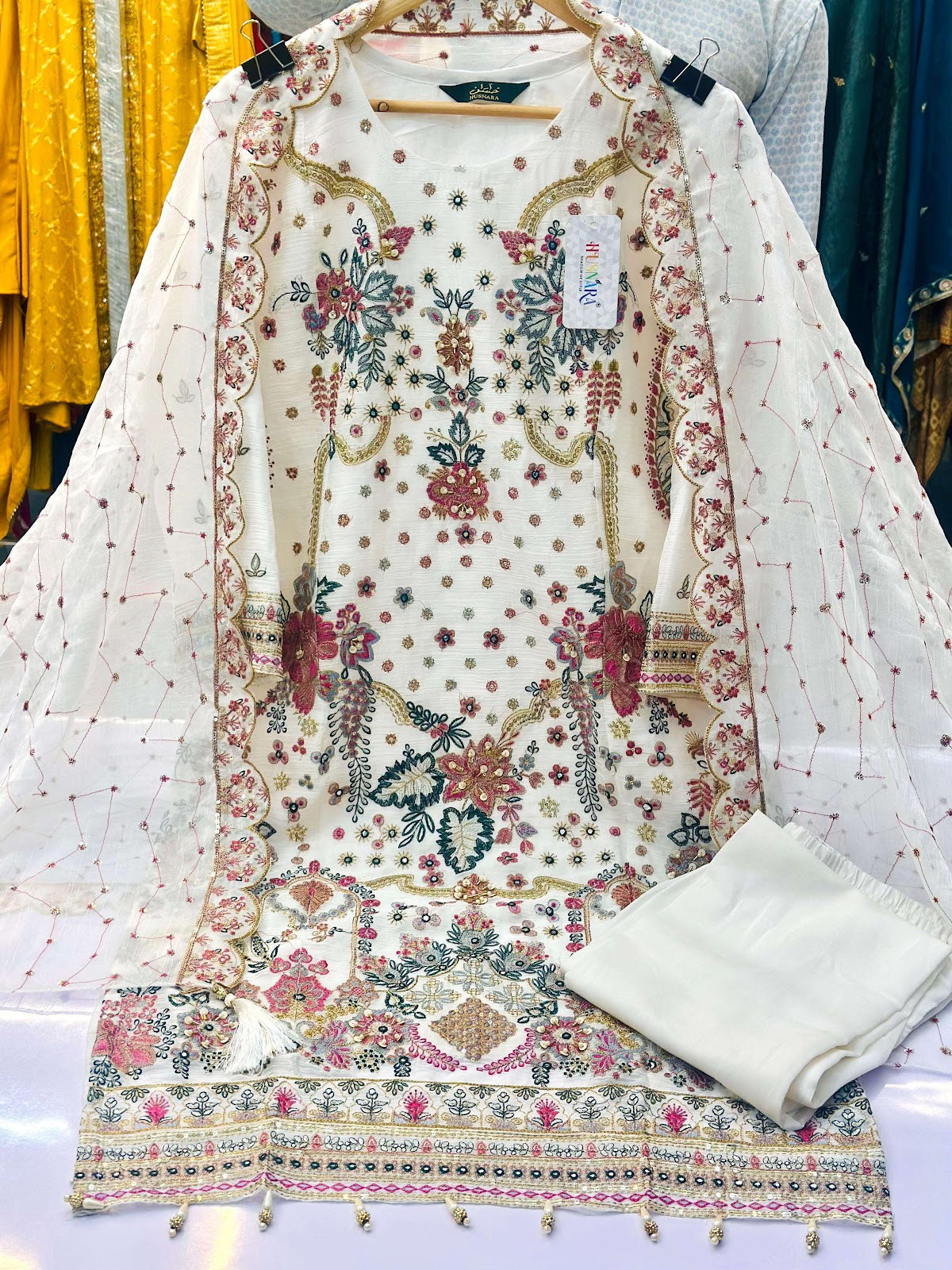 Design 5511 Husnara Chiffon Pakistani Readymade Suits Wholesale Price