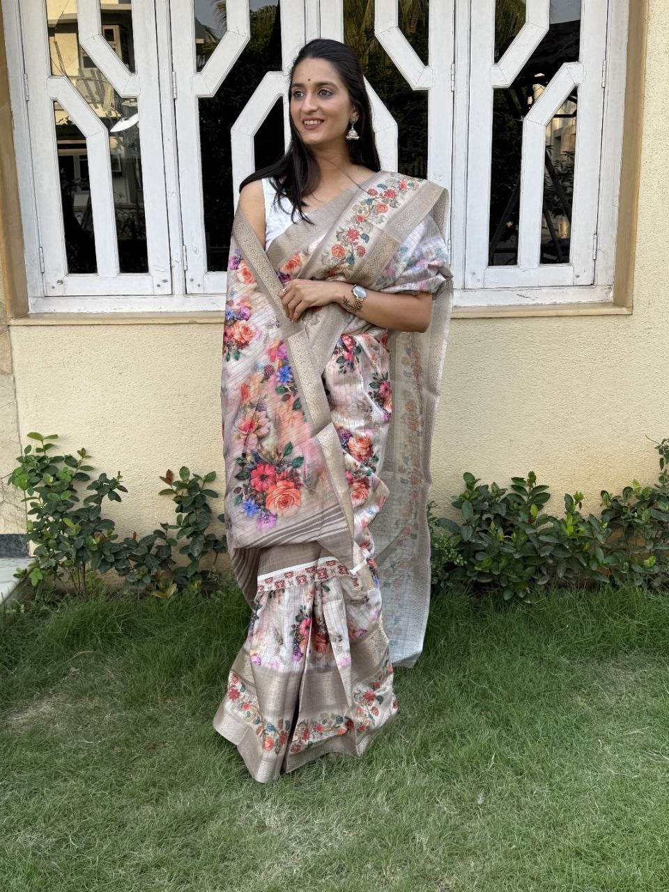 Flower Combination Mira Bela Silk Sarees Wholesaler