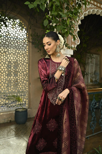 Ithya Naariti Velvet Suits Manufacturer India