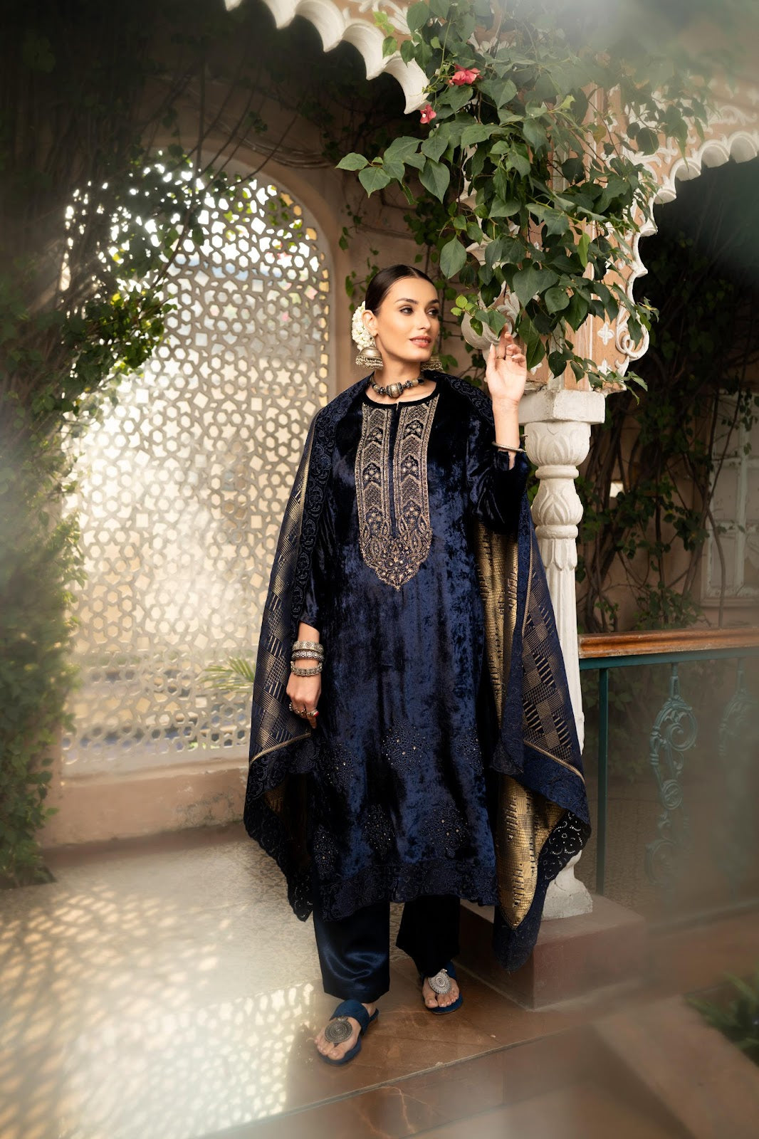 Ithya Naariti Velvet Suits Manufacturer India