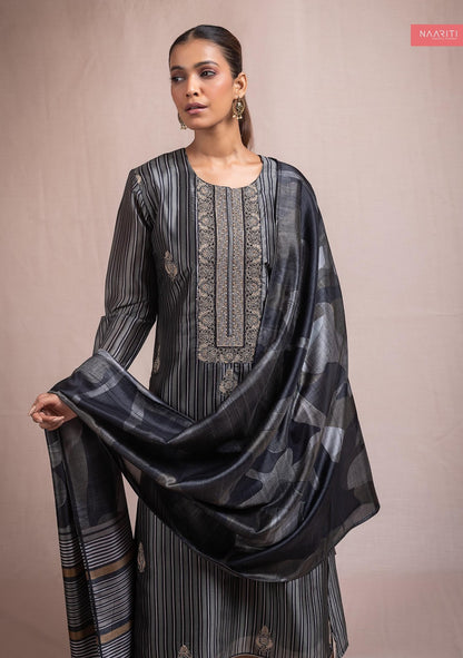 Zirsheel Naariti Velvet Suits Manufacturer