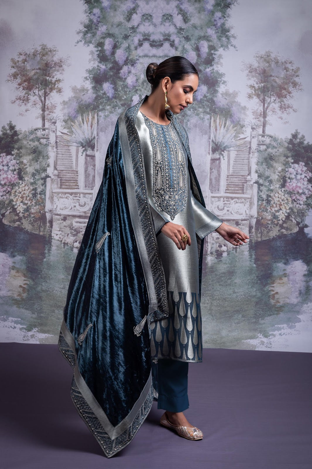 Kesar Naariti Silk Jacquard Velvet Suits Manufacturer Gujarat