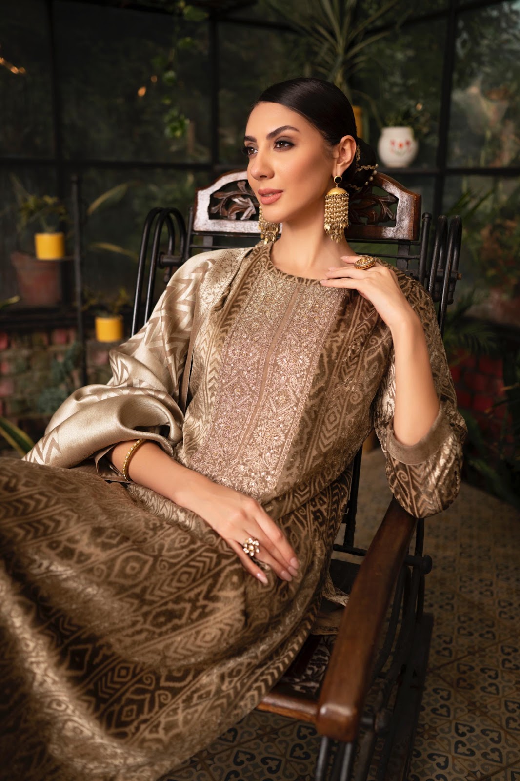 Morris Naariti Brasso Velvet Suits Manufacturer Gujarat