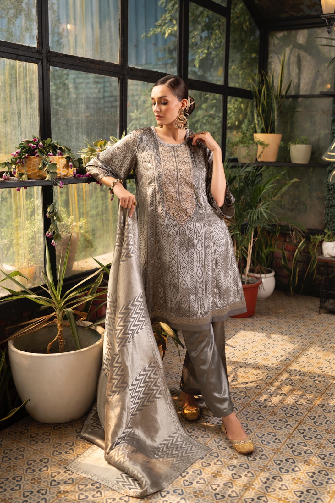 Morris Naariti Brasso Velvet Suits Manufacturer Gujarat