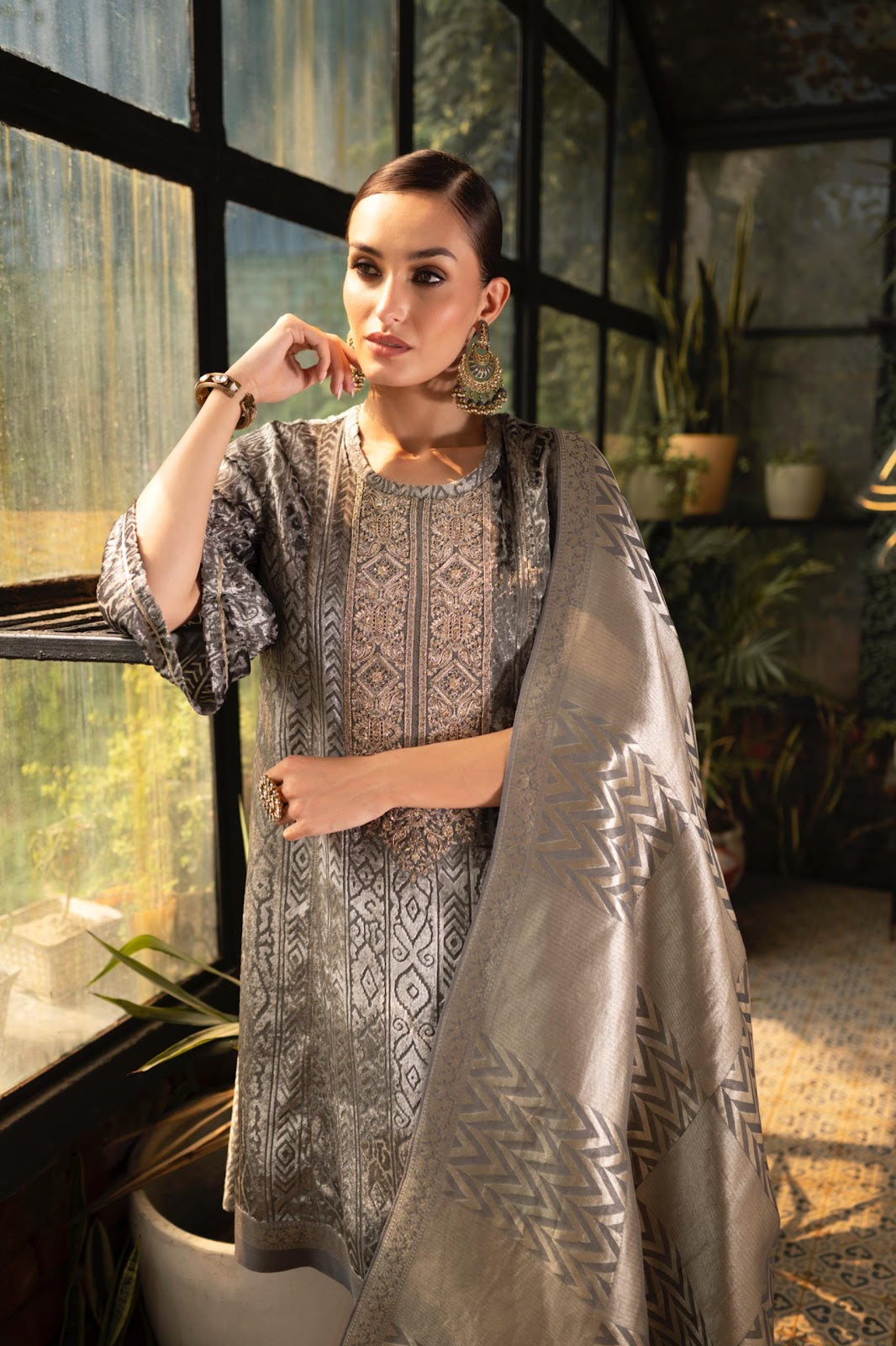 Morris Naariti Brasso Velvet Suits Manufacturer Gujarat