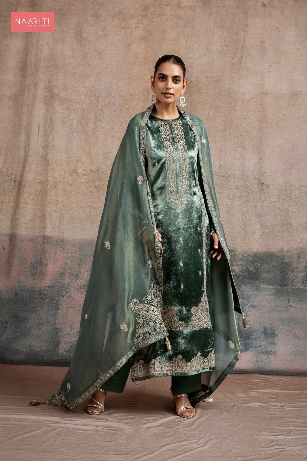 Nayoma Naariti Velvet Suits Supplier Gujarat