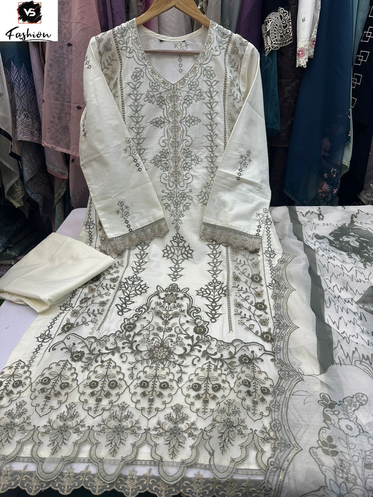 New Design 14001 Vs Fashion Cotton Pakistani Readymade Suits Manufacturer India