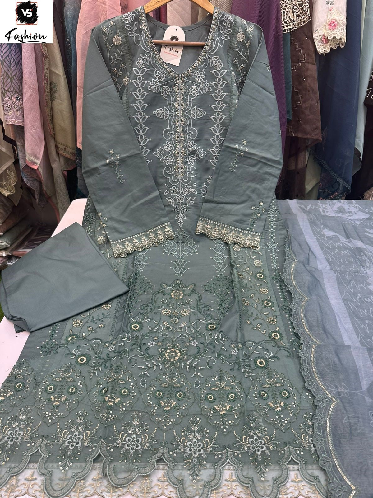 New Design 14001 Vs Fashion Cotton Pakistani Readymade Suits Manufacturer India