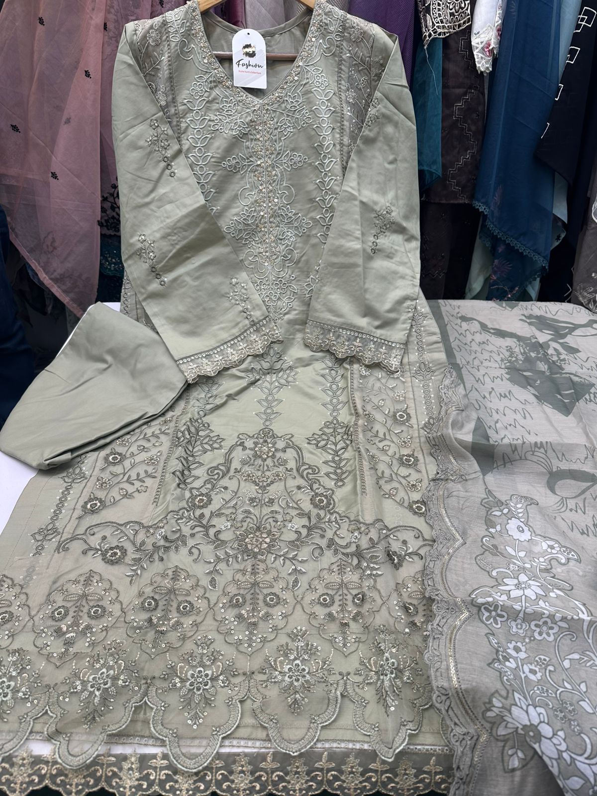 New Design 14001 Vs Fashion Cotton Pakistani Readymade Suits Manufacturer India