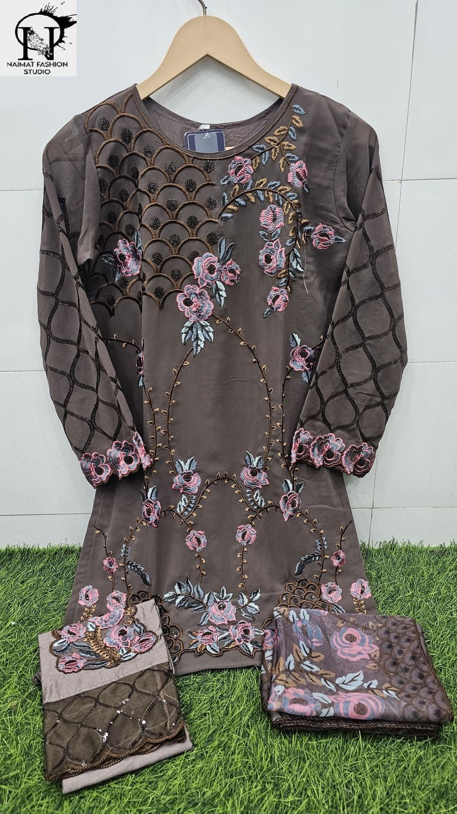 Nfs 107 Naimat Fashion Studio Fox Georgette Girls Pakistani Readymade Suit Supplier Ahmedabad