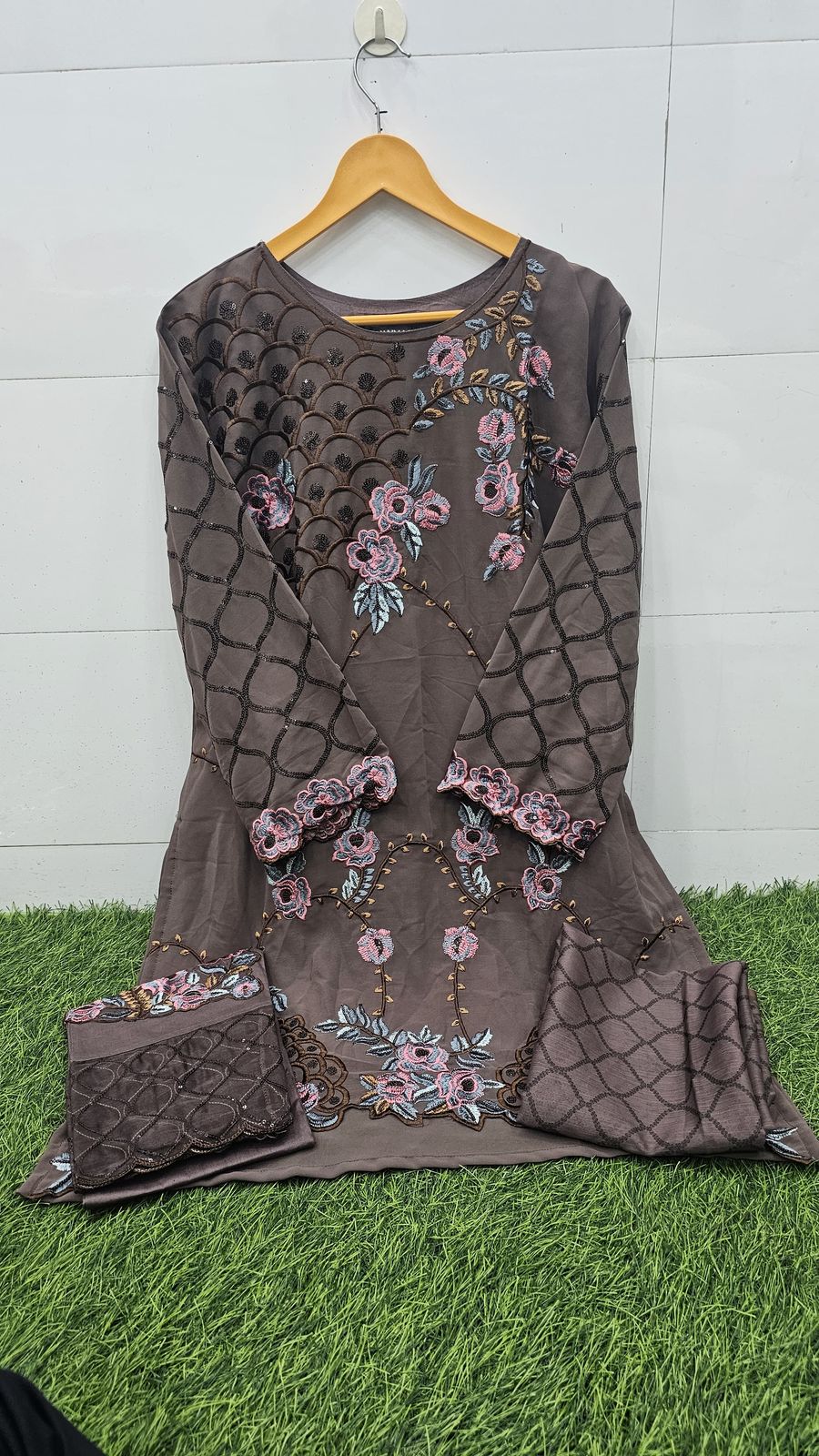 Nfs 1142 Naimat Fashion Studio Pure Fox Pakistani Readymade Suits Wholesale