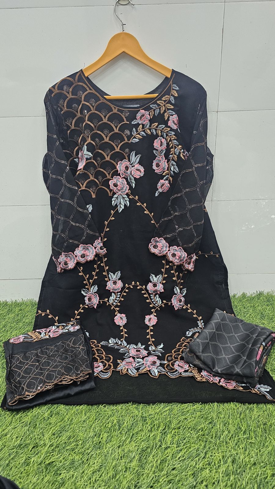 Nfs 1142 Naimat Fashion Studio Pure Fox Pakistani Readymade Suits Wholesale