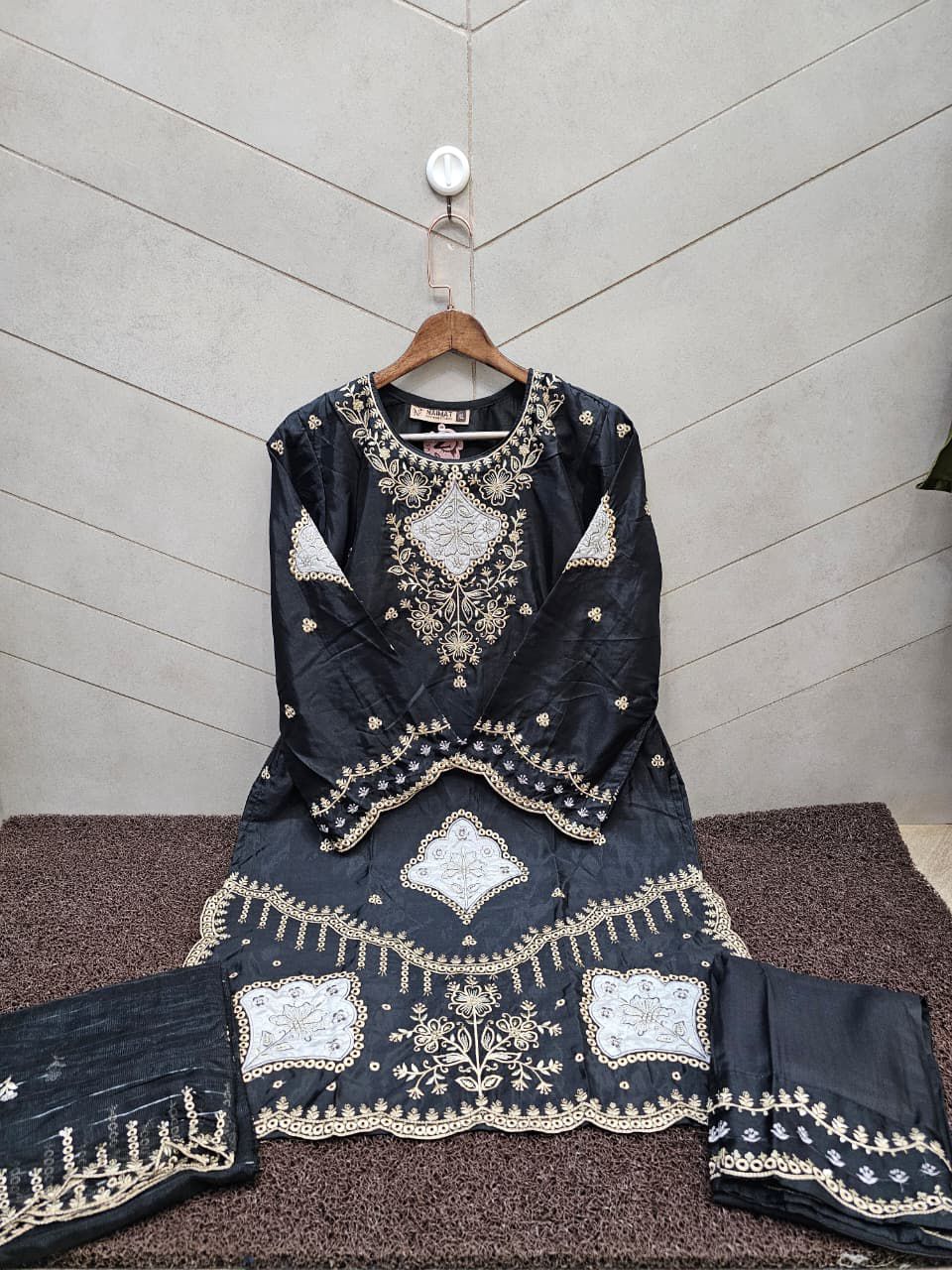 Nfs 1183 Naimat Fashion Studio Pakistani Readymade Suits Exporter