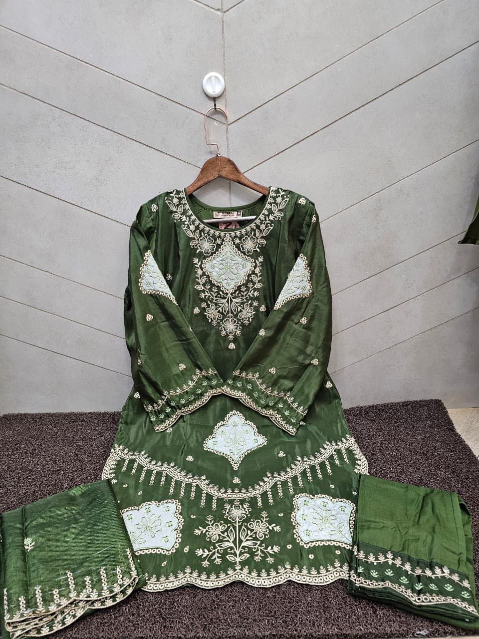Nfs 1183 Naimat Fashion Studio Pakistani Readymade Suits Exporter