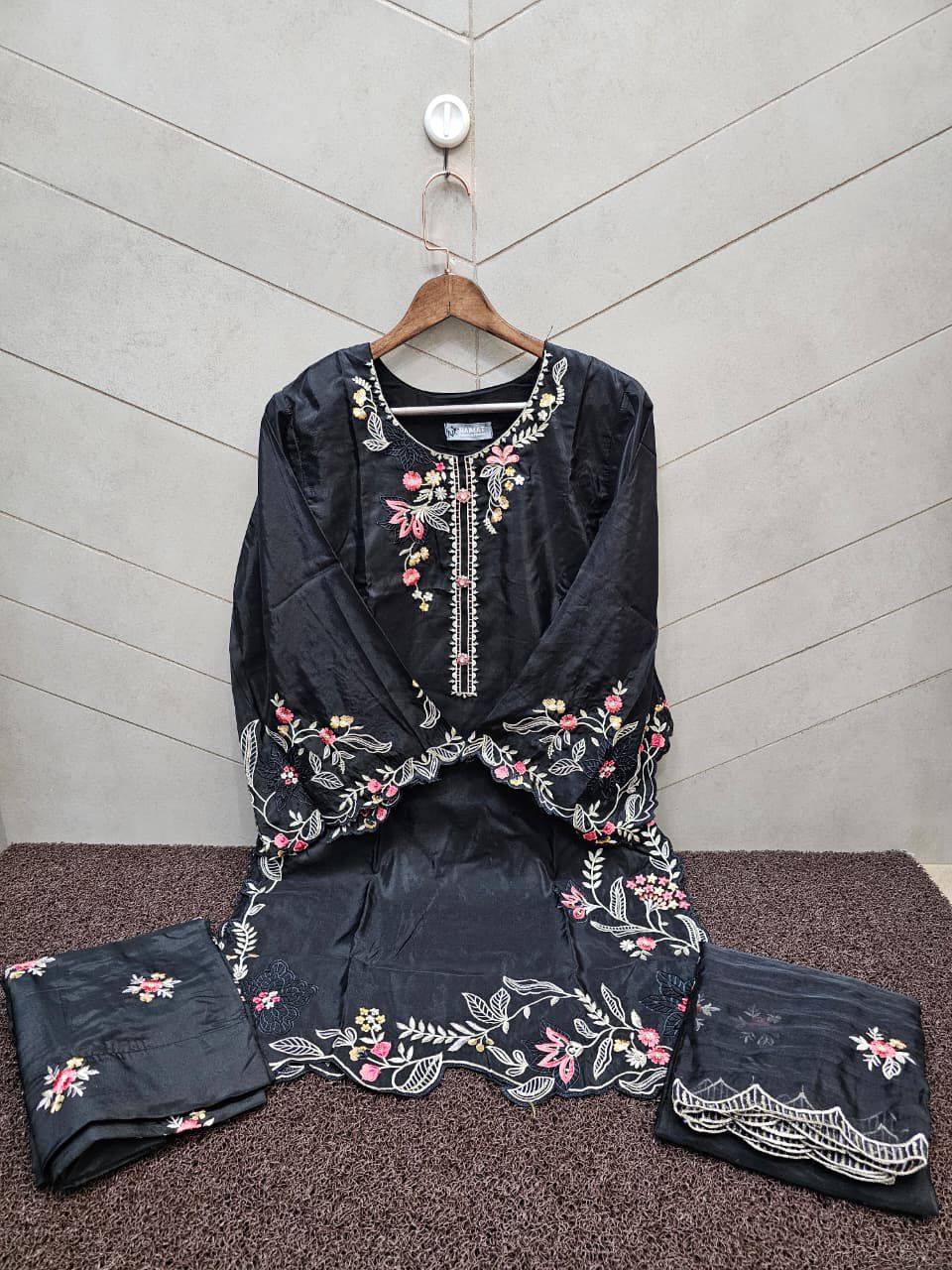 Nfs 1190 Naimat Fashion Studio Pakistani Readymade Suits Manufacturer Ahmedabad