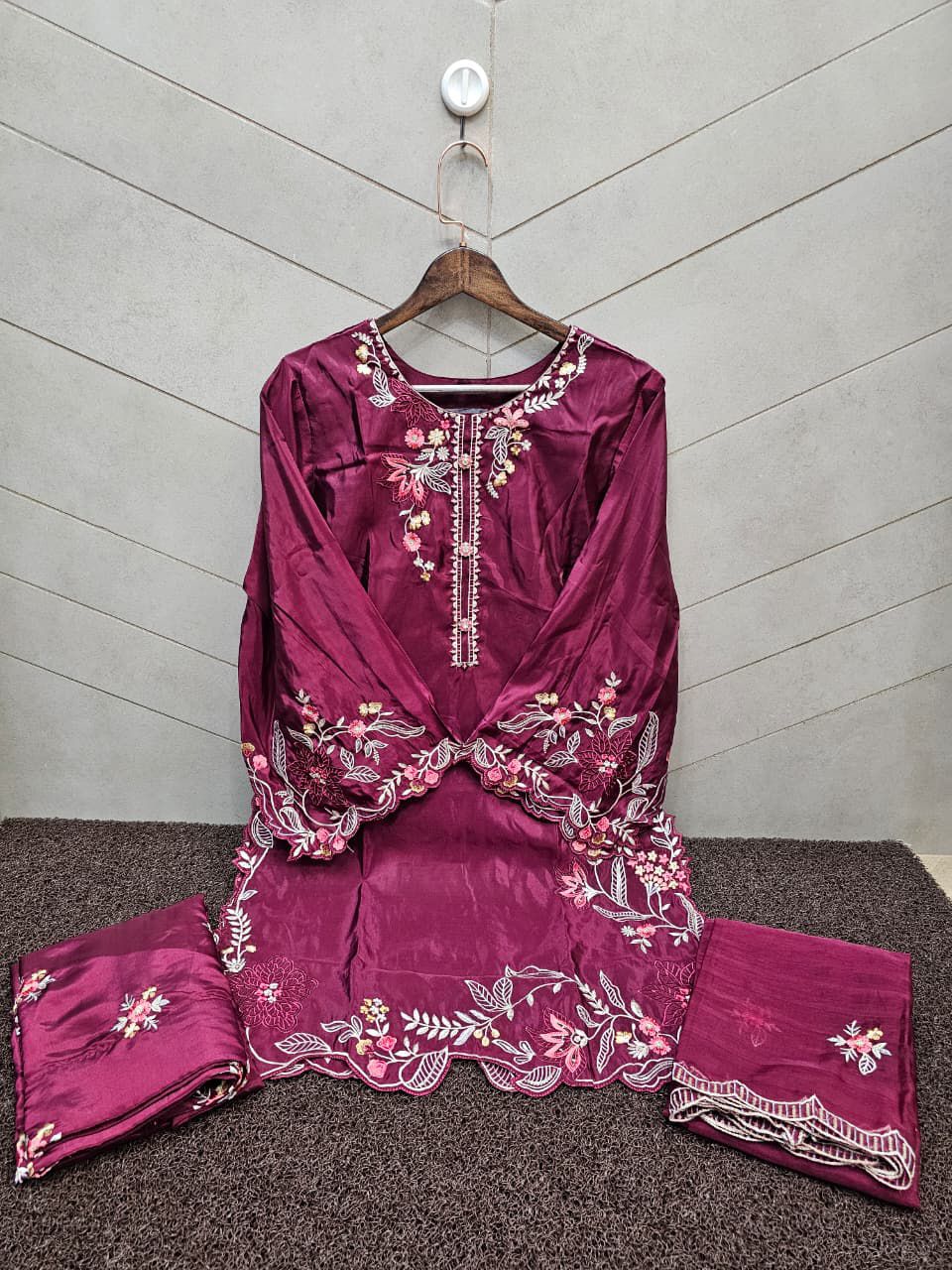 Nfs 1190 Naimat Fashion Studio Pakistani Readymade Suits Manufacturer Ahmedabad