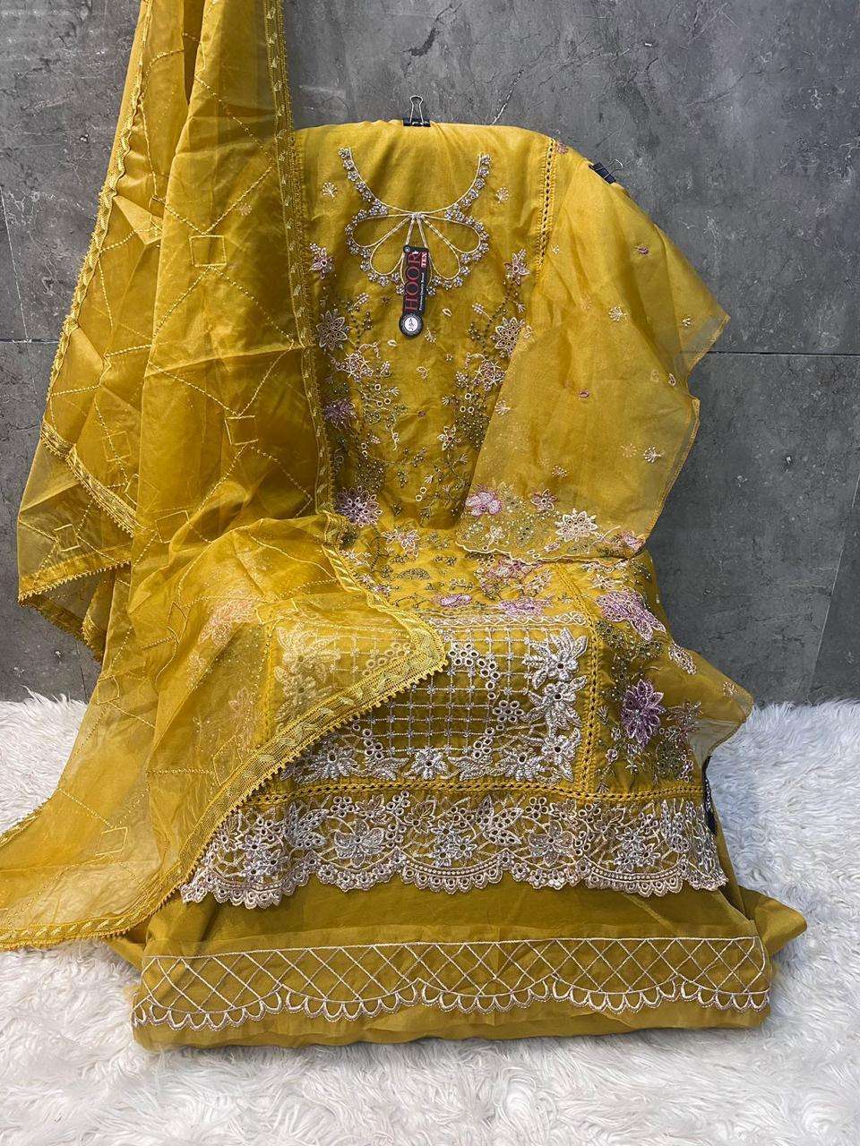 Or 65 Hoor Tex Organza Pakistani Salwar Suits Wholesale Rate