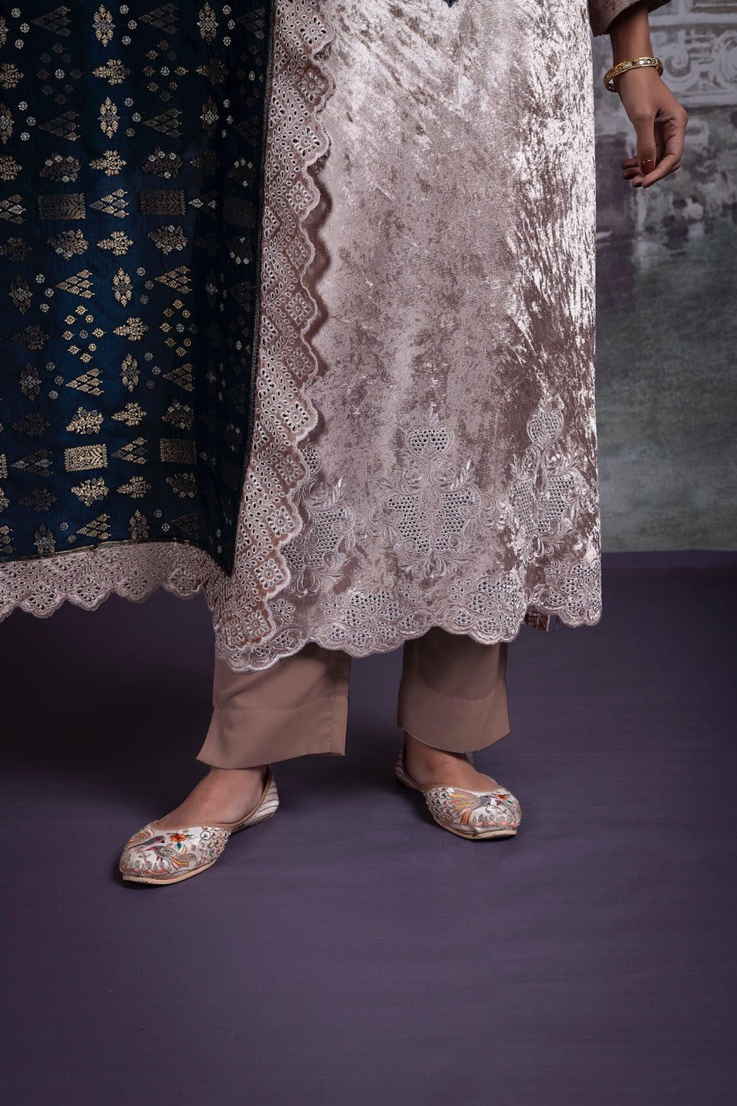 Osyaan Naariti Velvet Suits Exporter Ahmedabad
